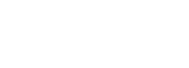 못생겨도 괜찮아 등산화가 떠오르는 투박한 모양의 어글리슈즈부터 날렵함이 느껴지는 런닝화까지, “ 다채로운 운동화는 애슬레저룩의 완성. ” 색이나 패턴이 화사한 양말을 함께 신어도 좋다.